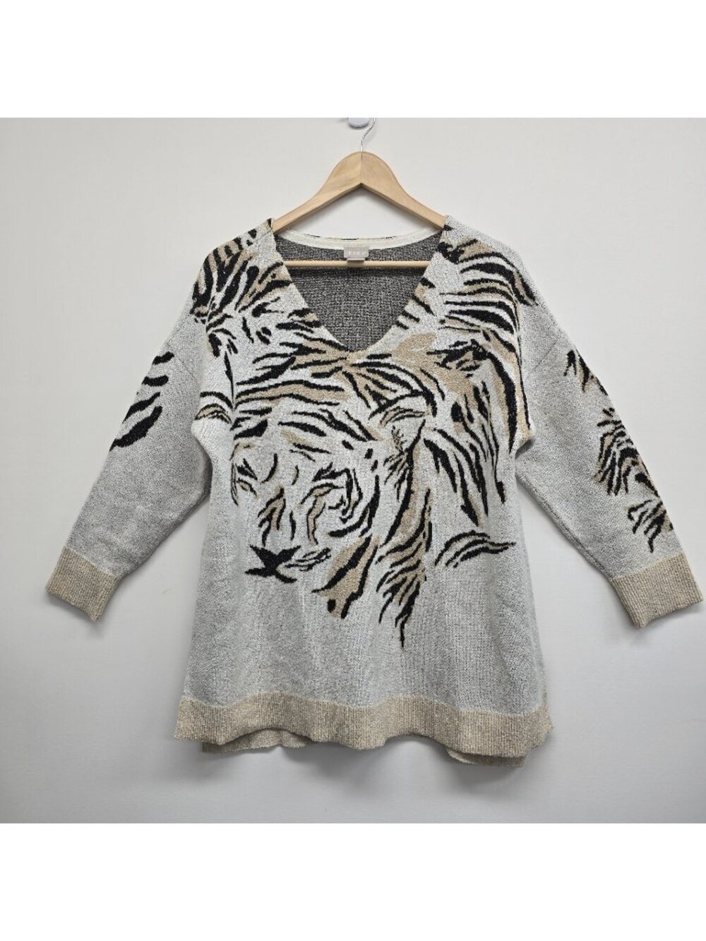 Chicos Tiger Animal Print Sweater Size Petite Large V-Neck Two-Sided Print